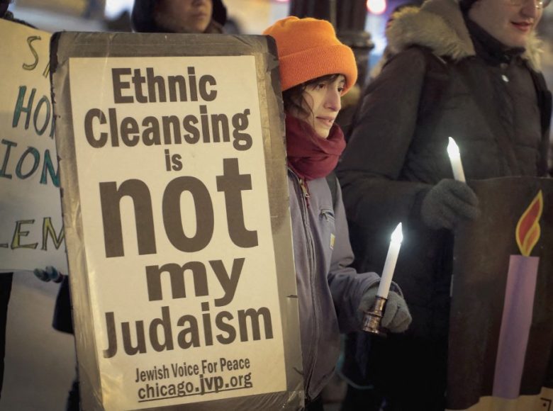CHICAGO, IL - DECEMBER 14: Demonstrators with Jewish Voice for Peace Chicago protest President Donald Trump's decision to recognize Jerusalem as the capital of Israel on December 14, 2017 in Chicago, Illinois. The decision by the Trump administration has provoked protest throughout the U.S. and the Middle East. Scott Olson/Getty Images/AFP (Photo by SCOTT OLSON / GETTY IMAGES NORTH AMERICA / Getty Images via AFP)