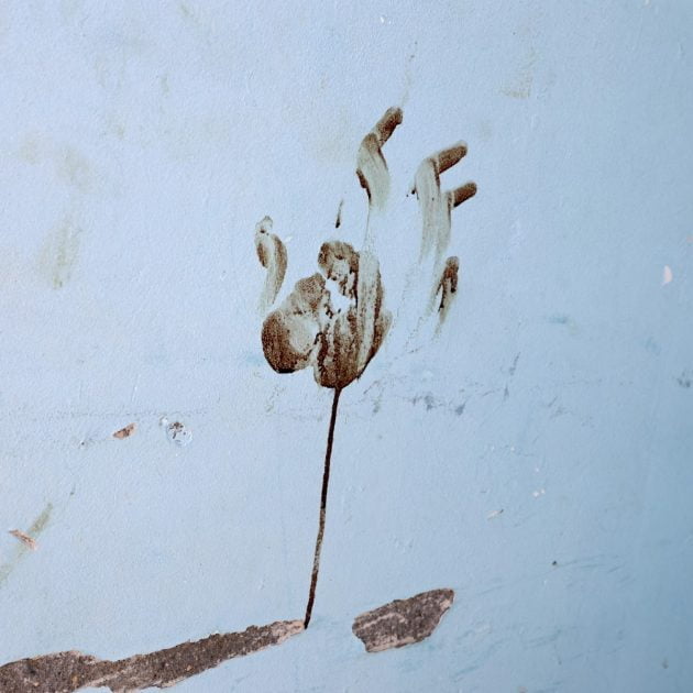 A picture taken during a media tour organised by the Israeli military shows a bloody handprint inside a house at the Nir Oz kibbutz, one of the Israeli communities near the Gaza Strip attacked on October 7 by the Palestinian militant group Hamas, on October 31, 2023. Thousands of civilians, both Palestinians and Israelis, have died since October 7, 2023, after Palestinian Hamas militants based in the Gaza Strip entered southern Israel in an unprecedented attack triggering a war declared by Israel on Hamas with retaliatory bombings on Gaza. (Photo by Gil COHEN-MAGEN / AFP)