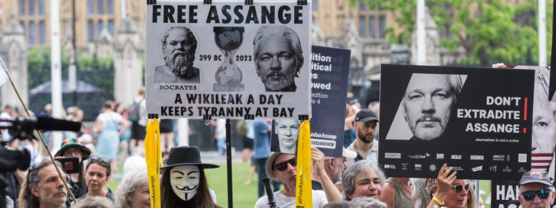 LONDON, UNITED KINGDOM - JUNE 24, 2023: Supporters of Julian Assange gather in Parliament Square for Anything to Say? protest as Julian Assange made a renewed application for appeal against the USs extradition order at the UK's High Court in London, United Kingdom on June 24, 2023. Julian Assange, the founder of WikiLeaks, was indicted on 17 charges under the US Espionage Act of 1917 for soliciting, gathering and publishing secret US military documents, and faces a sentence of 175 years in prison if extradited and found guilty. (Photo by WIktor Szymanowicz/NurPhoto) (Photo by WIktor Szymanowicz / NurPhoto / NurPhoto via AFP)
