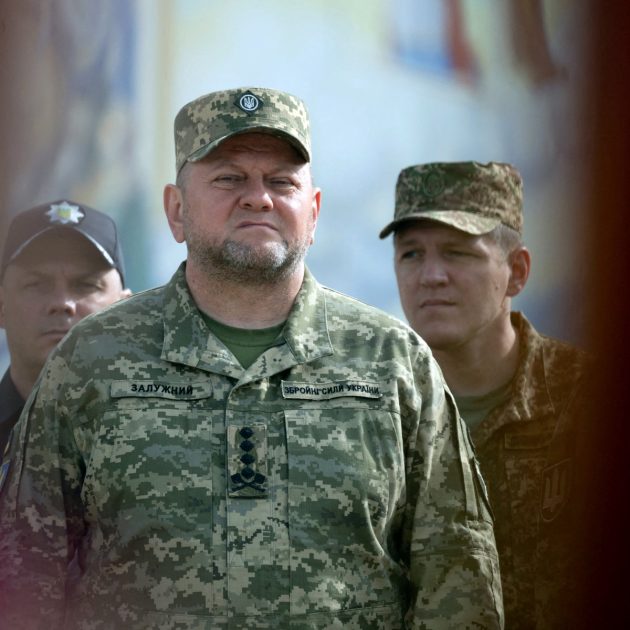 In this handout photograph taken and released by Ukrainian Presidential press-service on July 28, 2023, Ukraine's military commander-in-chief, Valery Zaluzhny (C) stands in attention as he takes part in the Day of Ukrainian Statehood ceremony marking the 30th anniversary of Ukrainian independence, amid the Russian invasion of Ukraine. (Photo by Handout / UKRAINIAN PRESIDENTIAL PRESS SERVICE / AFP) / RESTRICTED TO EDITORIAL USE - MANDATORY CREDIT "AFP PHOTO /HO/UKRAINIAN PRESIDENTIAL PRESS-SERVICE " - NO MARKETING NO ADVERTISING CAMPAIGNS - DISTRIBUTED AS A SERVICE TO CLIENTS - RESTRICTED TO EDITORIAL USE - MANDATORY CREDIT "AFP PHOTO /HO/Ukrainian Presidential press-service " - NO MARKETING NO ADVERTISING CAMPAIGNS - DISTRIBUTED AS A SERVICE TO CLIENTS /