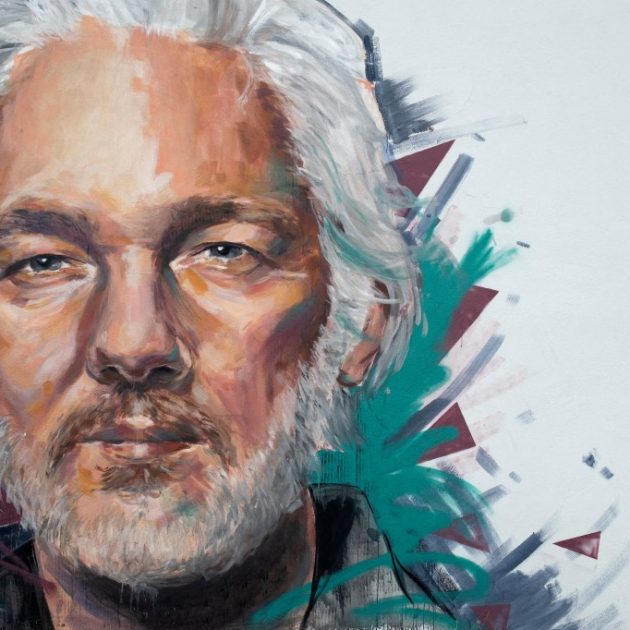 A picture taken on November 10, 2023 shows a mural made by Neapolitan street artist Trisha depicting WikiLeaks founder Julian Assange in Scampia, a neighbourhood in the northern suburbs of Naples. Stella Assange arrived in Naples on the occasion of the awarding of honorary citizenship to Julian Assange, who risk the extradition from United Kingdom to the United States. (Photo by Eliano Imperato / Controluce via AFP)