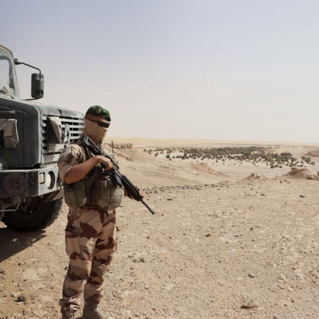 A French soldier from the Barkhane force patrols on the Borkou plateau overlooking the palm groves of Faya-Largeau, in northern Chad, on June 2, 2022. The Barkhane detachment in Faya-Largeau in Chad is one of the oldest detachments of the French anti-terrorist force. They carry out support missions for the benefit of the Chadian national army and develops civil-military projects. (Photo by AURELIE BAZZARA-KIBANGULA / AFP)
