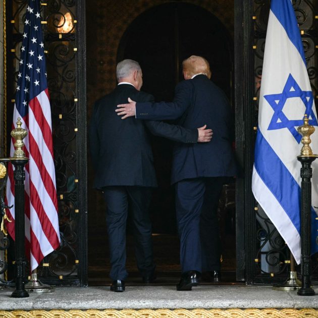 US President Donald Trump (R) and Israeli Prime Minister Benjamin Netanyahu (L) walk inside after Netanyahu arrived at Trumps Mar-a-Lago residence in Palm Beach, Florida, on December 29, 2025. (Photo by Jim WATSON / AFP)