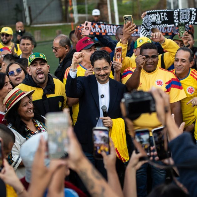 Colombia's presidential candidate for the Pacto Historico Party, Ivan Cepeda, gestures during a campaign rally with organized football fan supporters in Bogota on June 4, 2026. Colombia will hold the runoff presidential election on June 21. (Photo by AFP)
