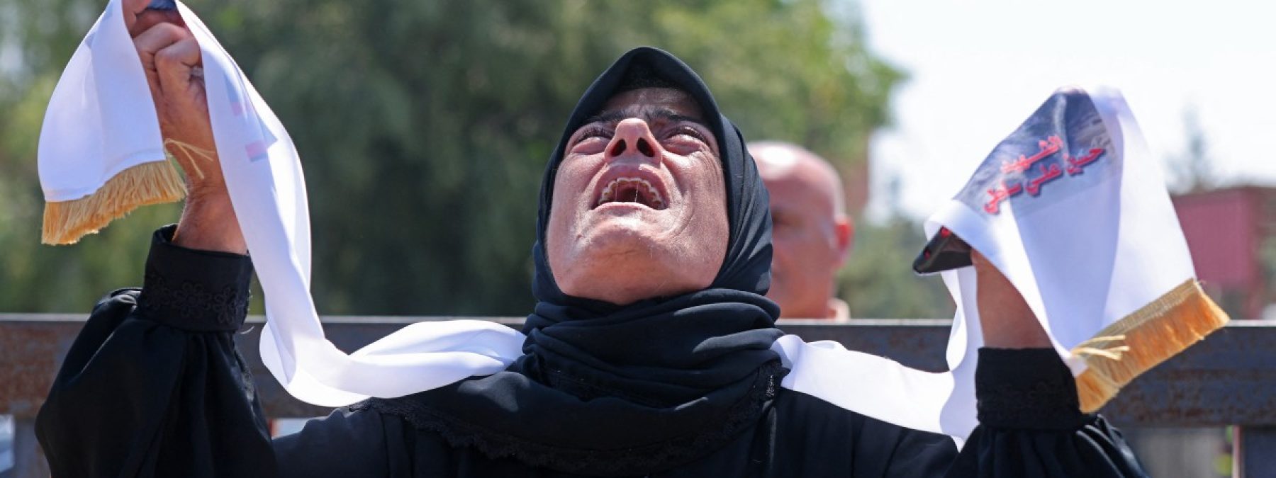 EDITORS NOTE: Graphic content / A mourner weeps during the funeral of three Lebanese Civil Defense members who were killed in an Israeli airstrike, in the southern city of Tyre on April 30, 2026. The Lebanese health ministry said Israeli strikes on April 28 killed eight people, including civil defence rescuers, and wounded two soldiers in the country's south, despite a fragile ceasefire. (Photo by MAHMOUD ZAYYAT / AFP)