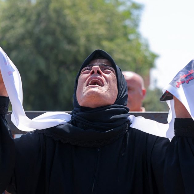 EDITORS NOTE: Graphic content / A mourner weeps during the funeral of three Lebanese Civil Defense members who were killed in an Israeli airstrike, in the southern city of Tyre on April 30, 2026. The Lebanese health ministry said Israeli strikes on April 28 killed eight people, including civil defence rescuers, and wounded two soldiers in the country's south, despite a fragile ceasefire. (Photo by MAHMOUD ZAYYAT / AFP)