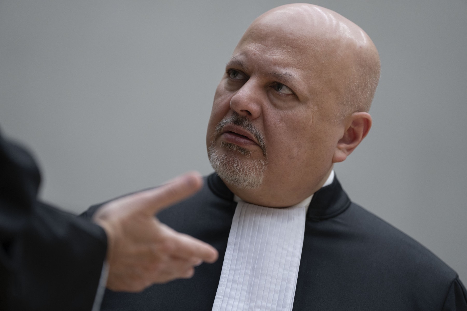 Karim Khan a osé demander des comptes à Israël, et c’est pourquoi il a été destitué