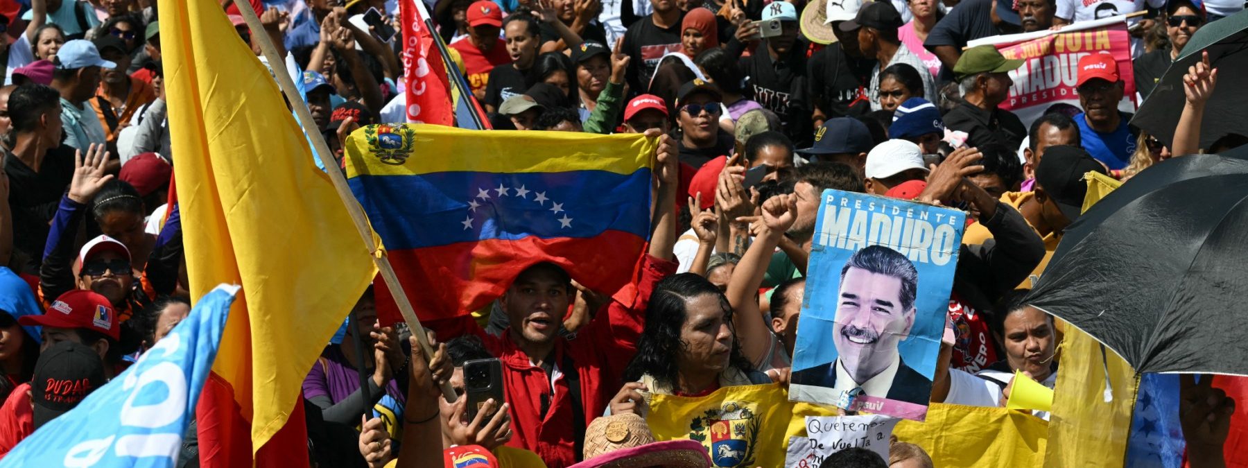 Demonstrators attend a rally in support of ousted President Nicolas Maduro in Caracas on January 7, 2026. US Energy Secretary Chris Wright said in January 7, Washington will control sales of Venezuelan oil "indefinitely," a day after President Donald Trump announced Venezuela's interim leaders had agreed to US-managed marketing of 30-50 million barrels of crude. (Photo by RONALDO SCHEMIDT / AFP)